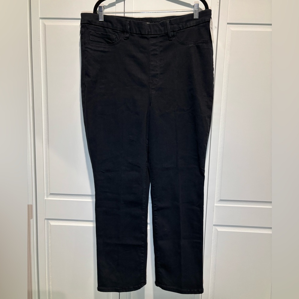 Good American Black Power Stretch Pull-on
Skinny Jeans